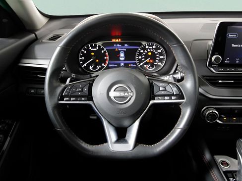 Used 2025 Nissan Altima 2.5 SR image 13