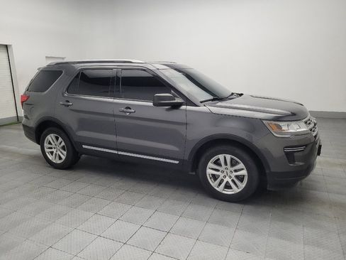 Used 2018 Ford Explorer XLT image 11