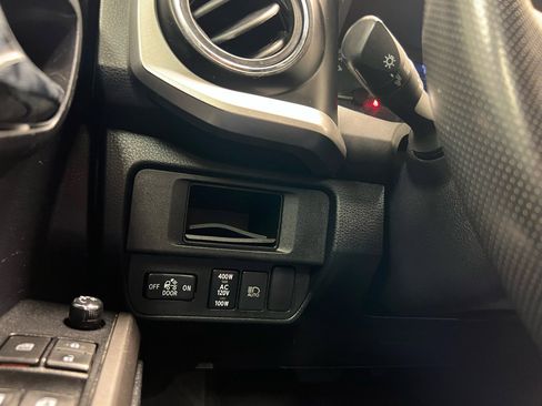 Used 2018 Toyota Tacoma Limited image 24