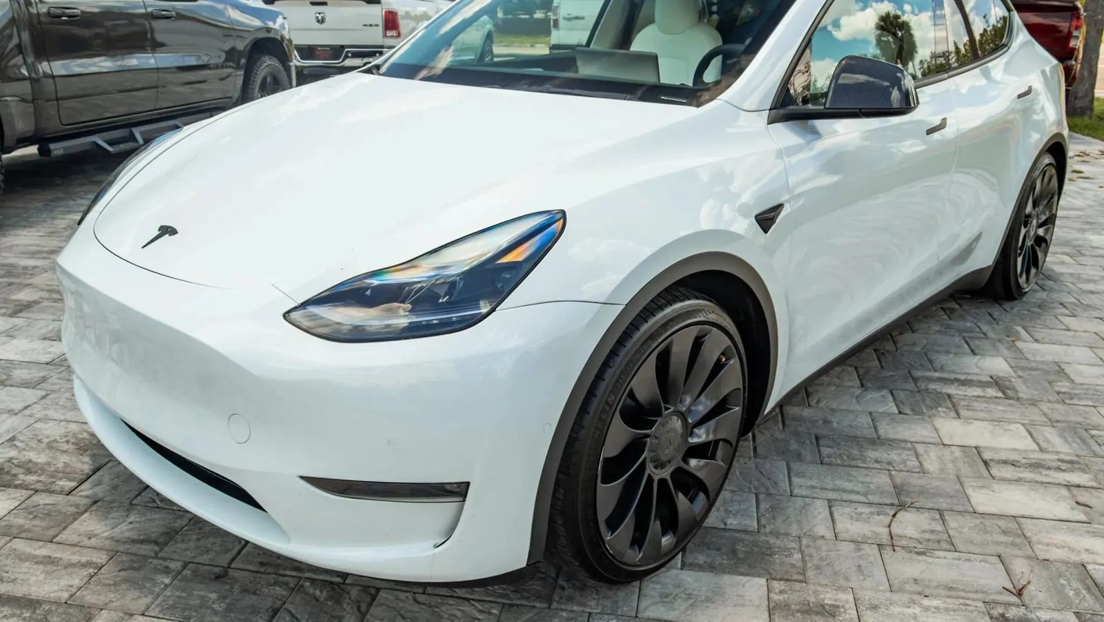 Used 2022 Tesla Model Y Performance AWD/4WD image 12