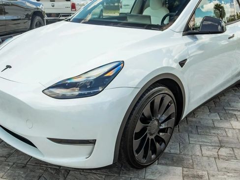 Used 2022 Tesla Model Y Performance AWD/4WD image 12