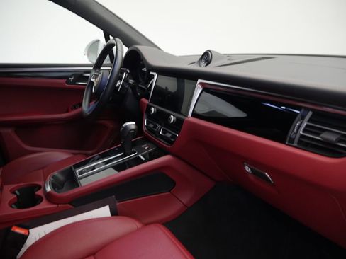 Certified 2023 Porsche Macan S image 28