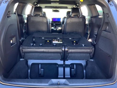 Used 2025 Toyota Sienna XSE image 34