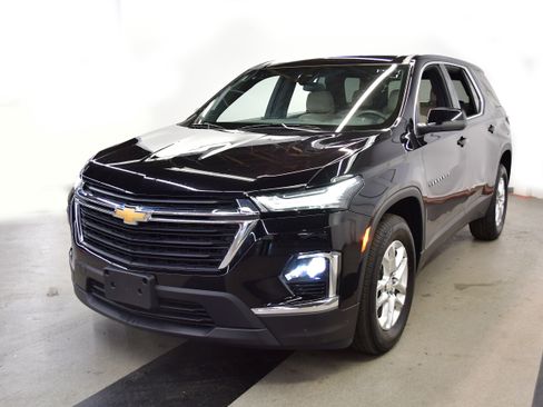 Used 2023 Chevrolet Traverse LS FWD image 4