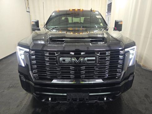 Used 2024 GMC Sierra 3500 Denali Ultimate AWD/4WD image 2
