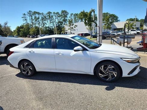 New 2025 Hyundai Elantra Limited image 2