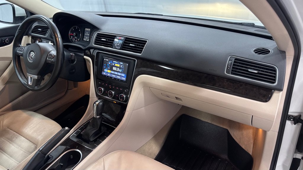 Used 2014 Volkswagen Passat TDI SEL Premium FWD image 18