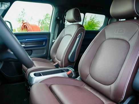 New 2025 Volkswagen ID. Buzz Pro S image 8