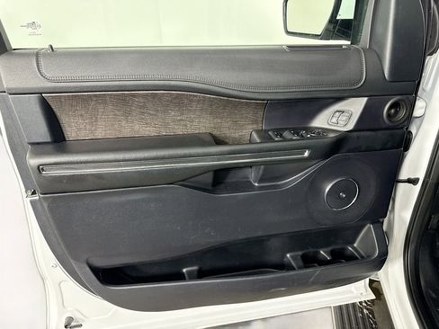 Used 2021 Ford Expedition Limited image 17