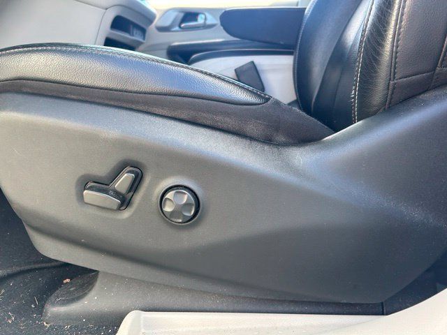 Used 2022 Chrysler Pacifica Touring-L FWD image 16