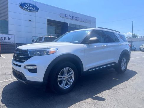 Used 2023 Ford Explorer XLT w/ Equipment Group 202A AWD/4WD image 4