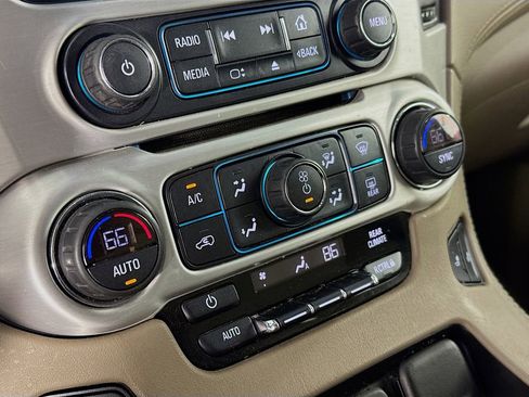 Used 2020 GMC Yukon XL SLT image 16