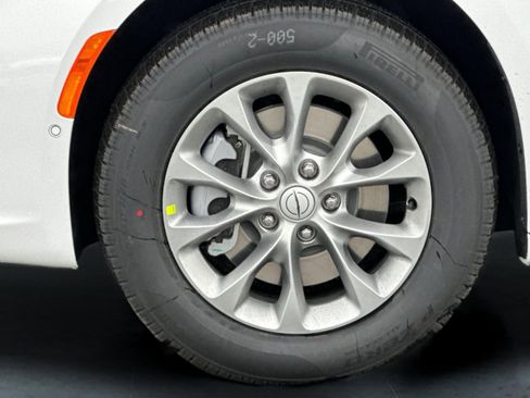 New 2026 Chrysler Pacifica Limited image 26