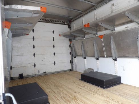 Used 2022 Ford E-450 and Econoline 450 Super Duty image 27