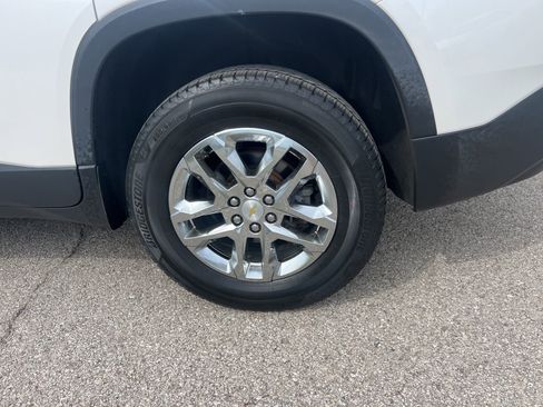Used 2018 Chevrolet Traverse LT image 8