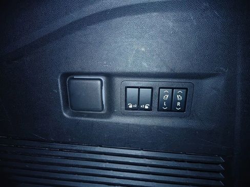 Used 2023 Chevrolet Suburban Premier image 72