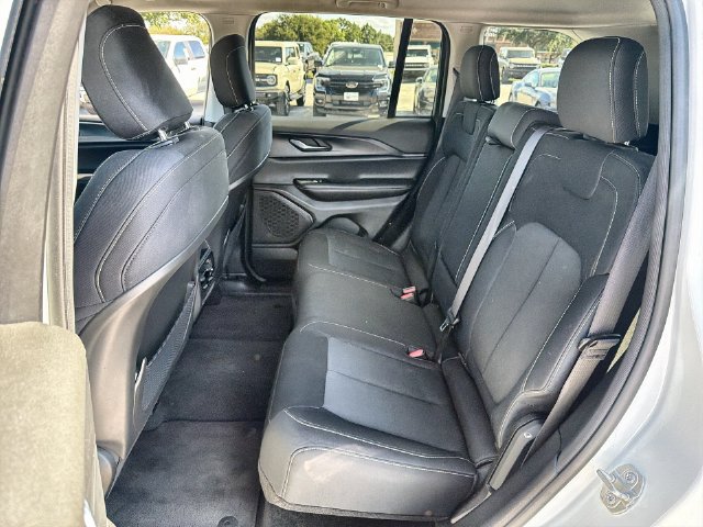 Used 2024 Jeep Grand Cherokee Laredo RWD image 21