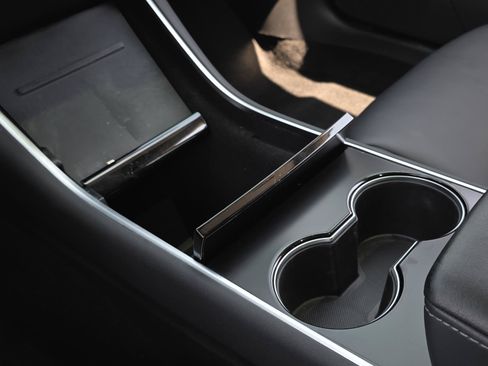 Used 2018 Tesla Model 3 Long Range RWD image 19