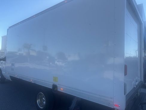 Used 2015 Ford E-350 and Econoline 350 Super Duty image 6