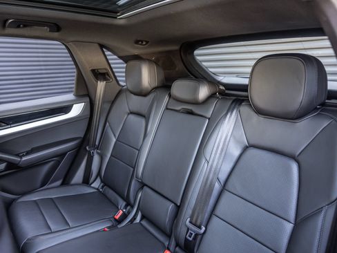 Certified 2024 Porsche Cayenne AWD/4WD image 17