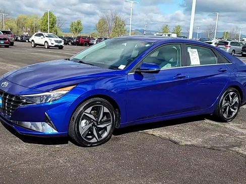 Used 2023 Hyundai Elantra Limited image 4