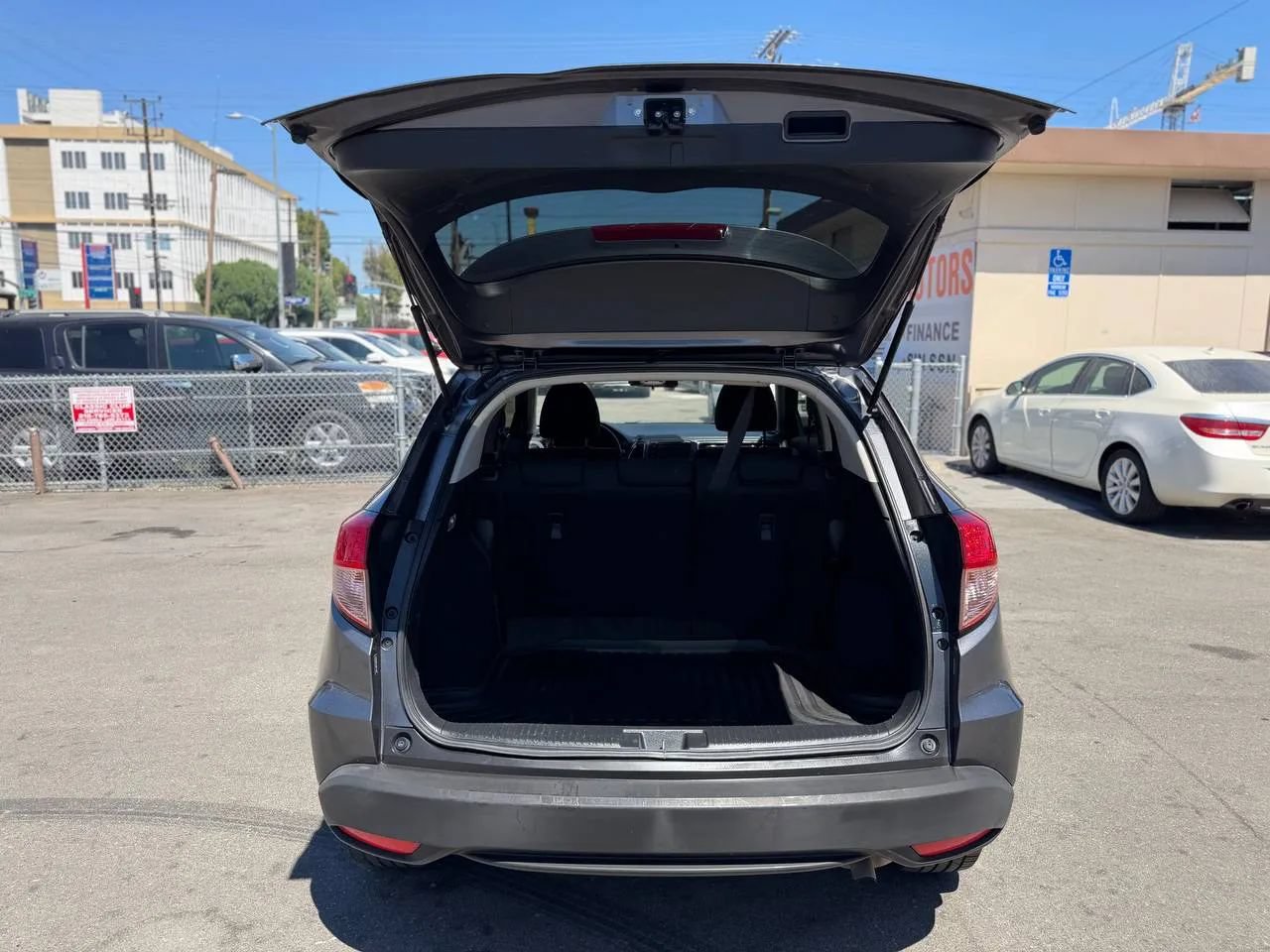 Used 2018 Honda HR-V EX image 28