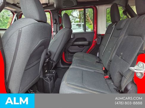 Used 2025 Jeep Wrangler Unlimited Sahara AWD/4WD image 8