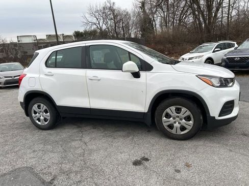 Used 2017 Chevrolet Trax LS image 2
