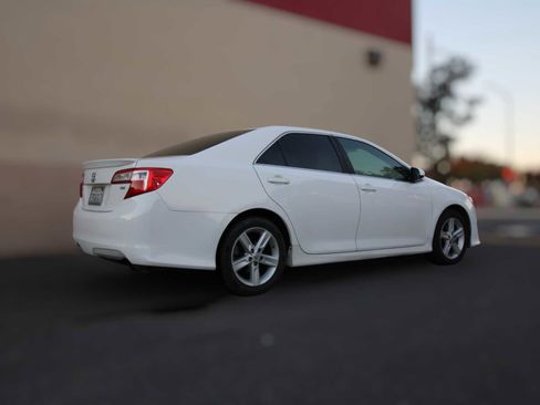Used 2013 Toyota Camry SE image 23
