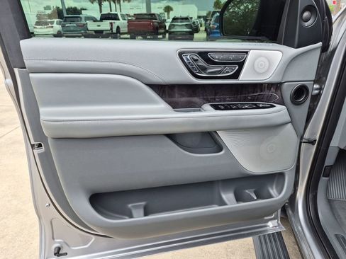Used 2020 Lincoln Navigator L Reserve w/ Luxury Package AWD/4WD image 20