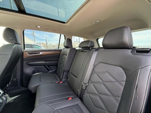 Used 2025 Volkswagen Atlas SE image 7