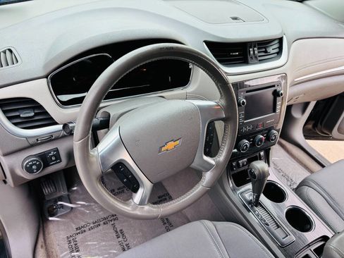 Used 2015 Chevrolet Traverse LT image 24