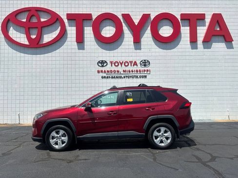 Used 2019 Toyota RAV4 XLE w/ Convenience Package AWD/4WD image 4