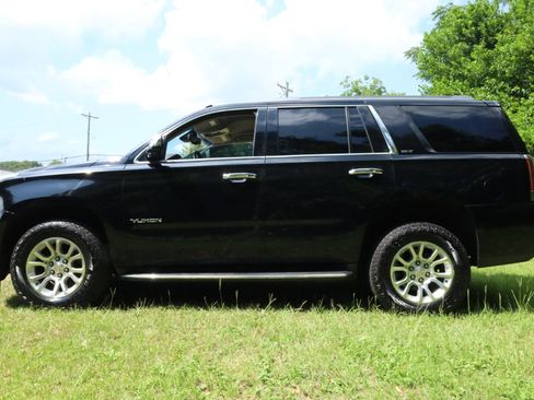 Used 2017 GMC Yukon SLT image 4