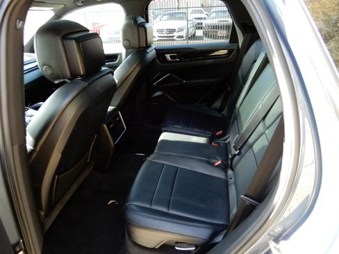 Used 2019 Porsche Cayenne image 10