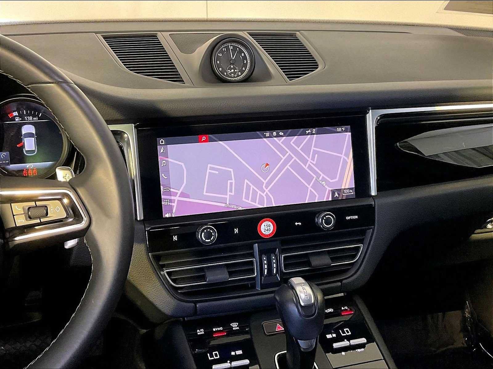 Certified 2023 Porsche Macan AWD/4WD image 16
