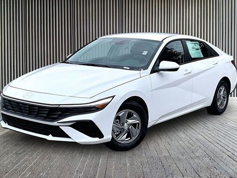 New 2026 Hyundai Elantra SE FWD image 2
