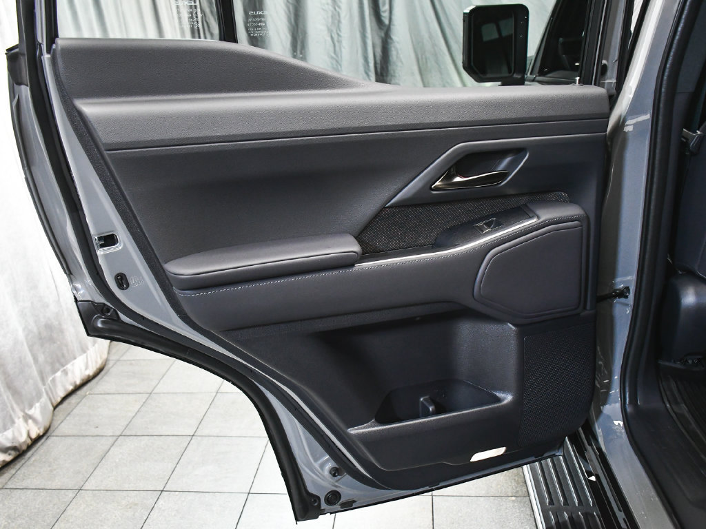 Used 2024 Lexus GX 550 w/ Accessory Package (Z1) AWD/4WD image 12