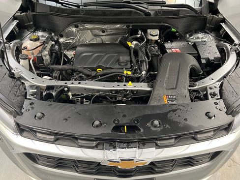Used 2025 Chevrolet Trax LT w/ LT Convenience Package FWD image 61