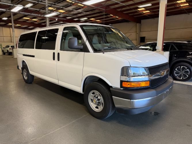 Used 2025 Chevrolet Express 3500 LT w/ LT Preferred Equipment Group RWD image 5