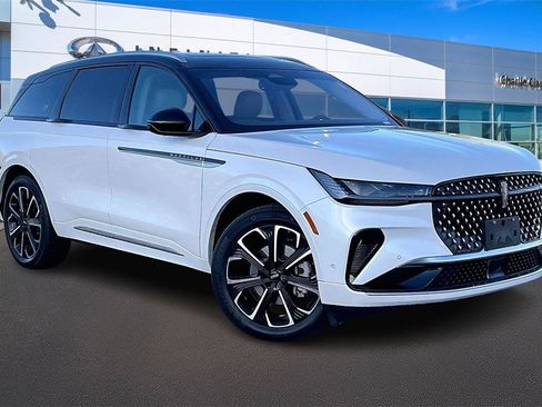 Used 2024 Lincoln Nautilus Reserve w/ Equipment Group 203A image 10