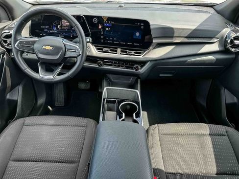 Used 2025 Chevrolet Equinox LT FWD image 11