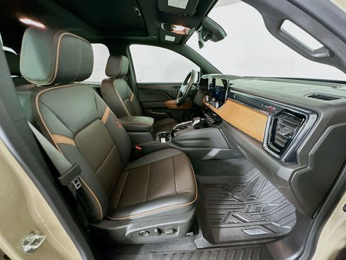 Used 2024 GMC Canyon AT4 w/ AT4 Premium Package image 30