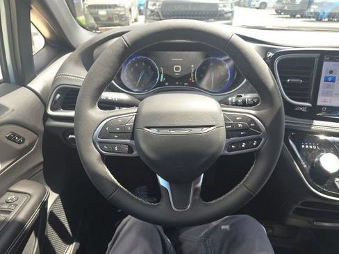 New 2027 Chrysler Pacifica Select AWD/4WD image 15