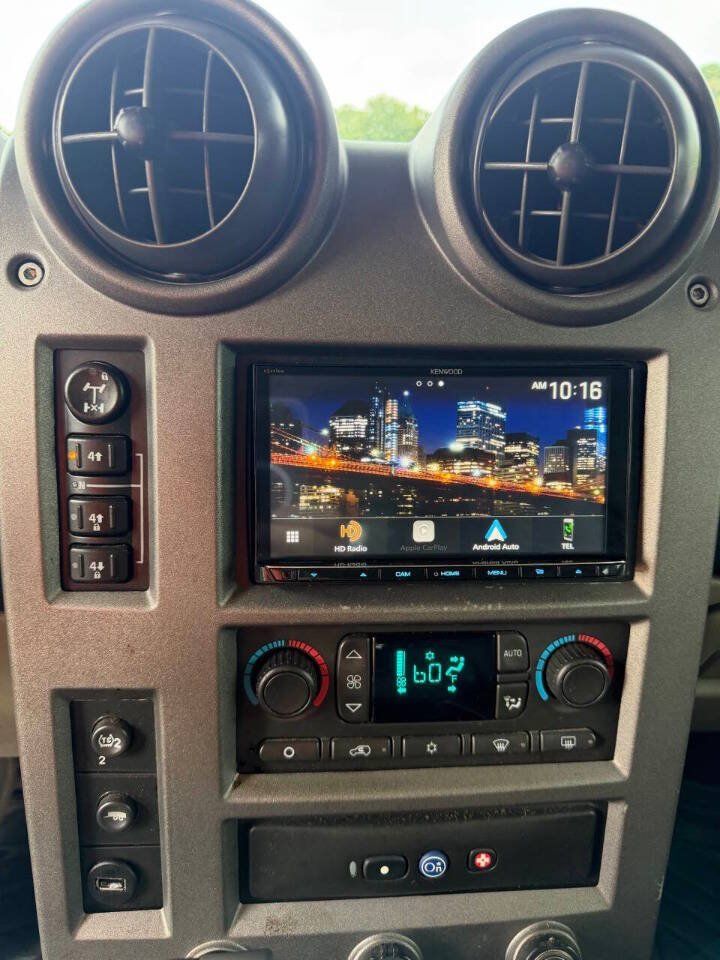 Used 2004 HUMMER H2 w/ Preferred Equipment Group AWD/4WD image 16