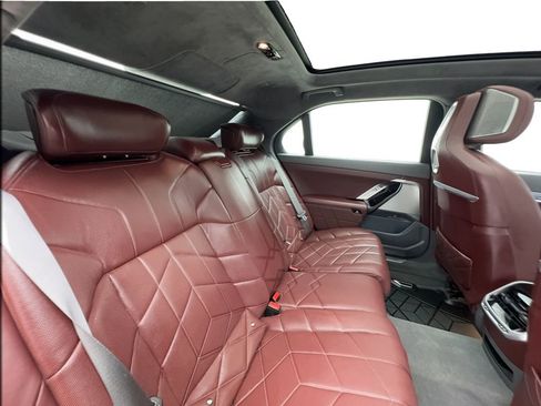 Used 2023 BMW 740i w/ Luxury Rear Seating Package RWD image 25