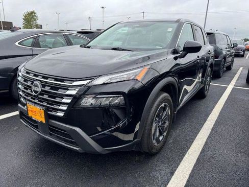 Certified 2026 Nissan Rogue SV FWD image 3
