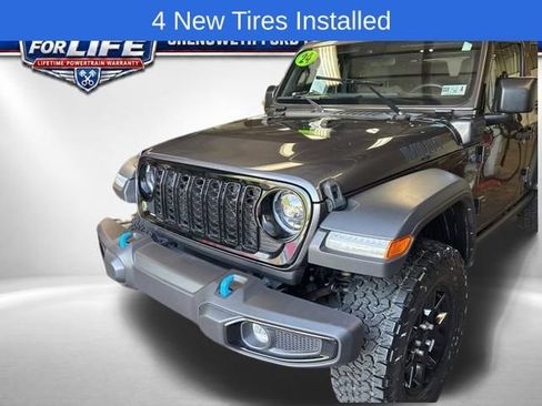 Used 2024 Jeep Wrangler Unlimited AWD/4WD image 2