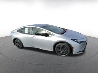 Used 2025 Toyota Prius LE video 2
