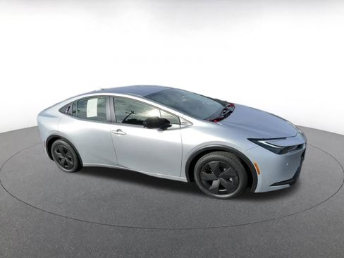 Used 2025 Toyota Prius LE image 2